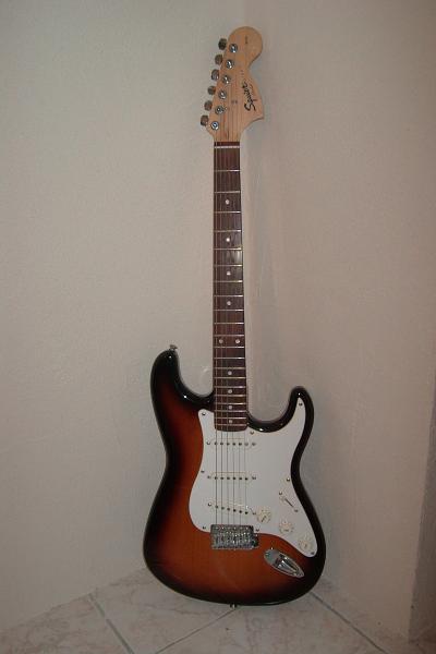 Guitare électrique Squier Strat  by Fender - Instrument de musique - FastAnnonces.fr : Les annonces gratuites et rapides