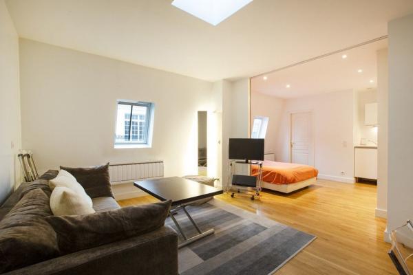 Charmant Studio meublé de 30 m², lumineux est très calme au 2e étage - Immobilier - FastAnnonces.fr : Les annonces gratuites et rapides